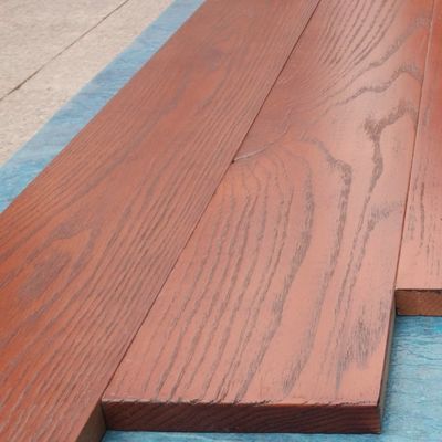 Zurückgefordert lag der Fußboden von Underlayment und von aufbereitetem ausgeführtem Bauholz-Holzfußboden zugrunde